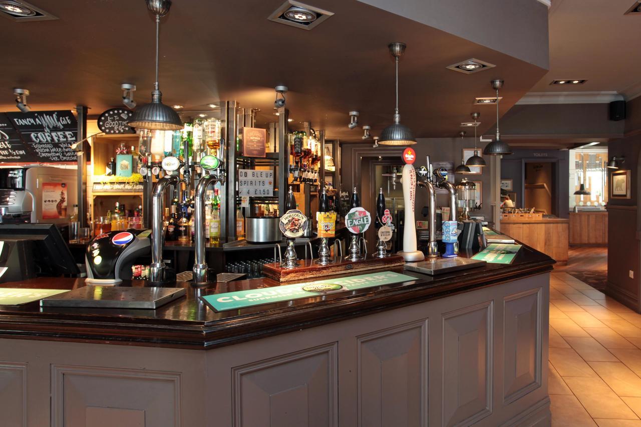 Bear Inn, Somerset By Marston'S Inns Street Kültér fotó