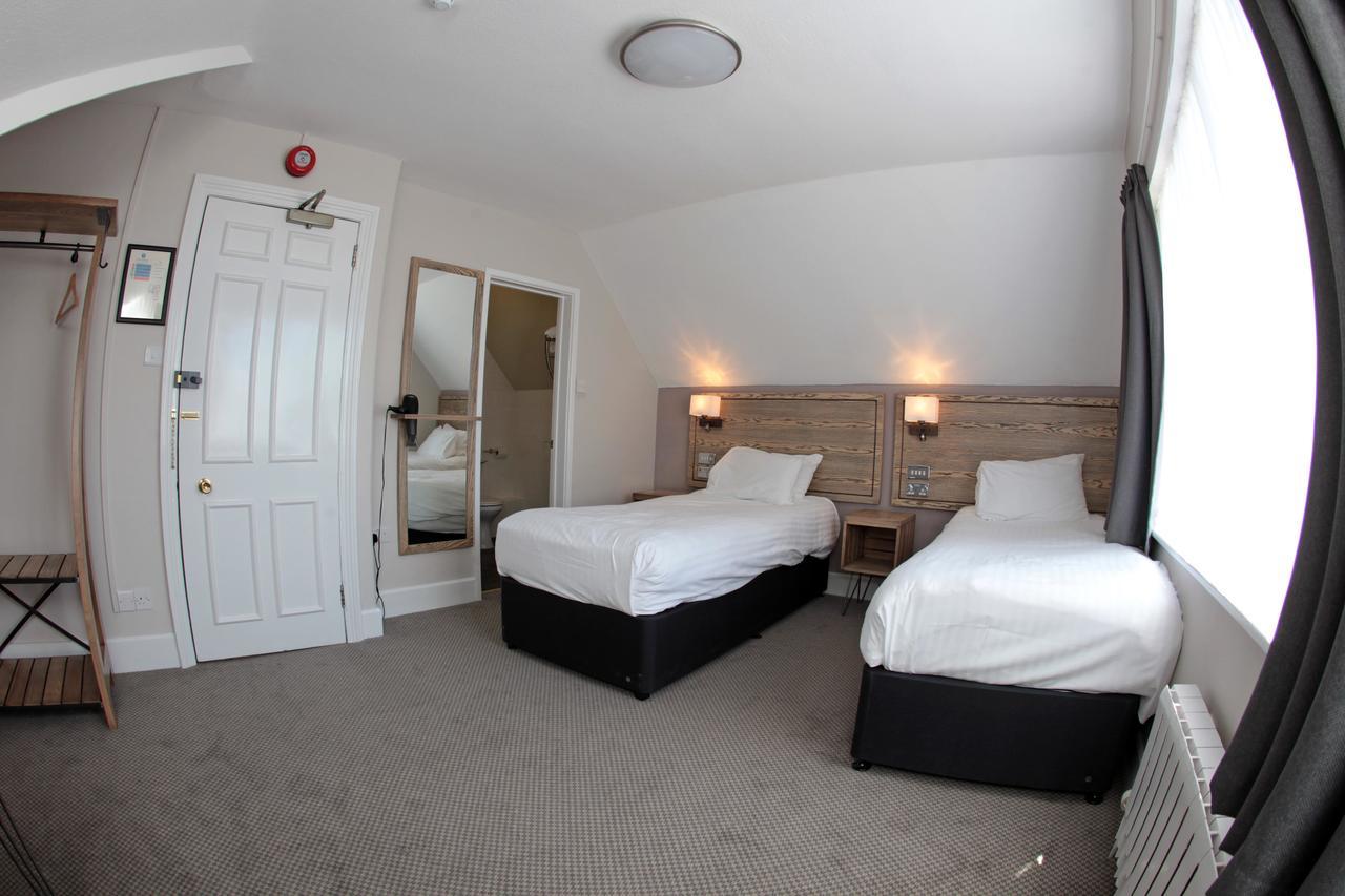 Bear Inn, Somerset By Marston'S Inns Street Kültér fotó