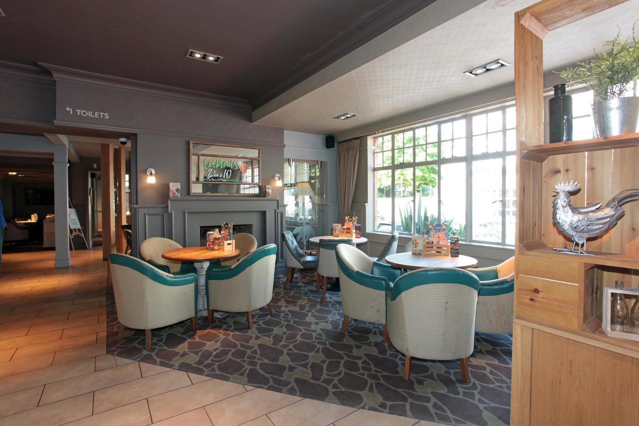 Bear Inn, Somerset By Marston'S Inns Street Kültér fotó